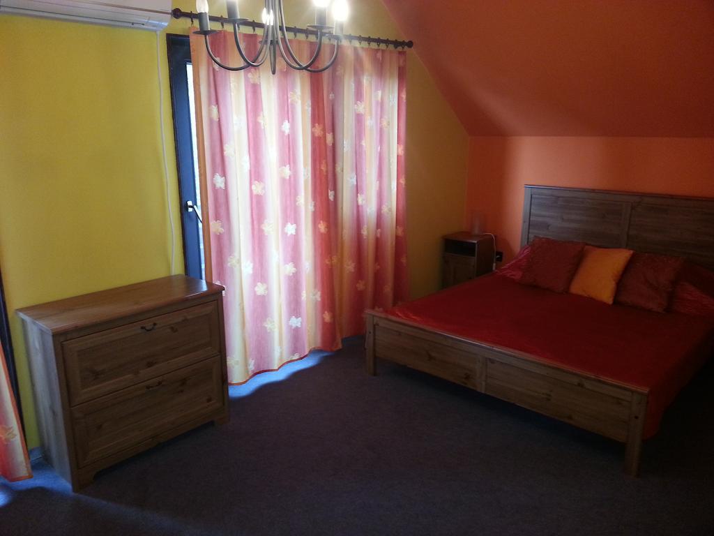 Ferienwohnung Nador Apartman Balatonlelle Zimmer foto